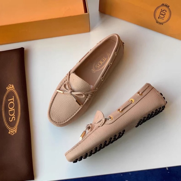 Tod's Tassel Moccasin Leather Loafer - Picture 3 of 7